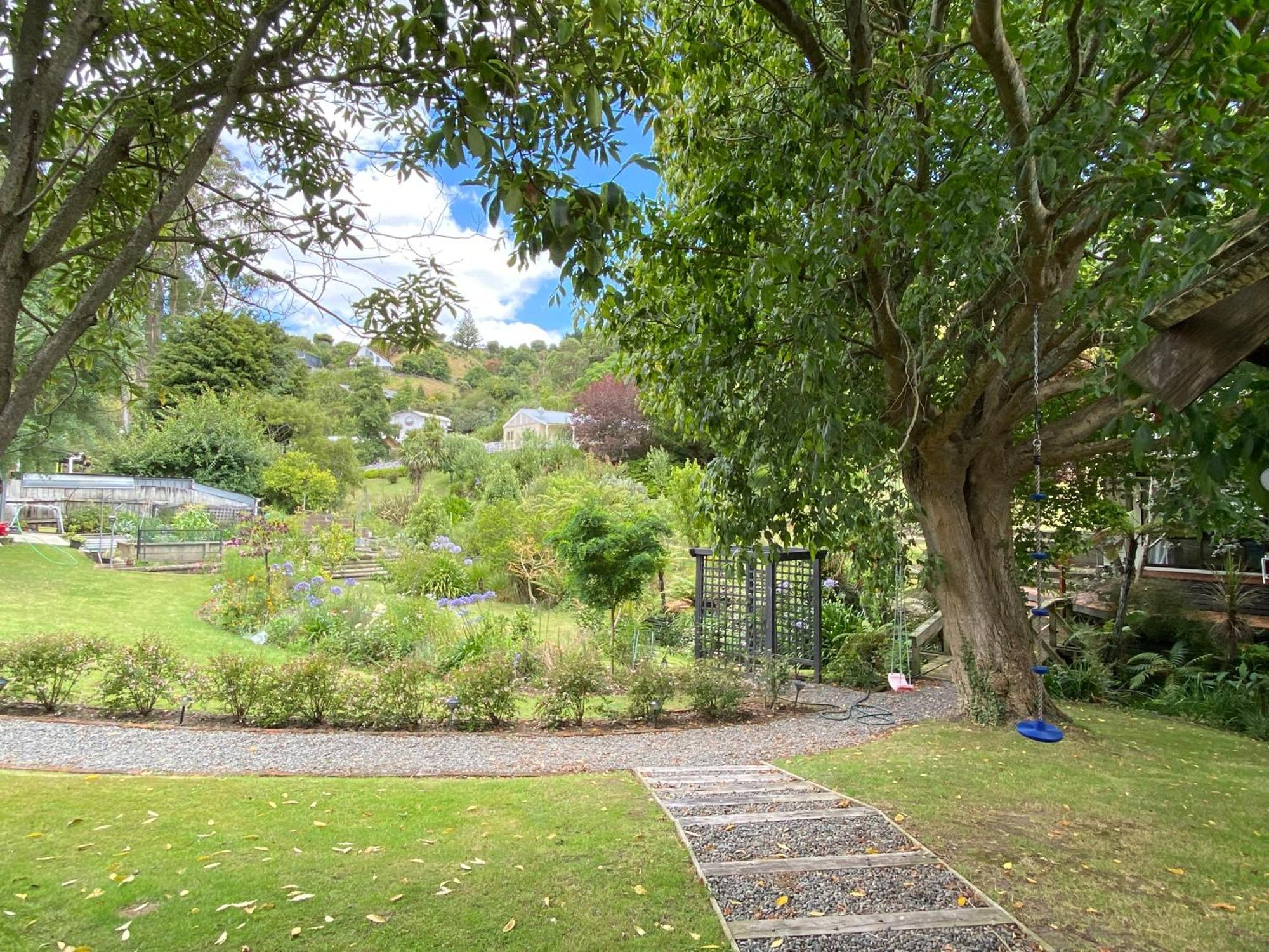 Superb Studio Retreat With Spa, Pool & Bbq Access Whanganui Esterno foto