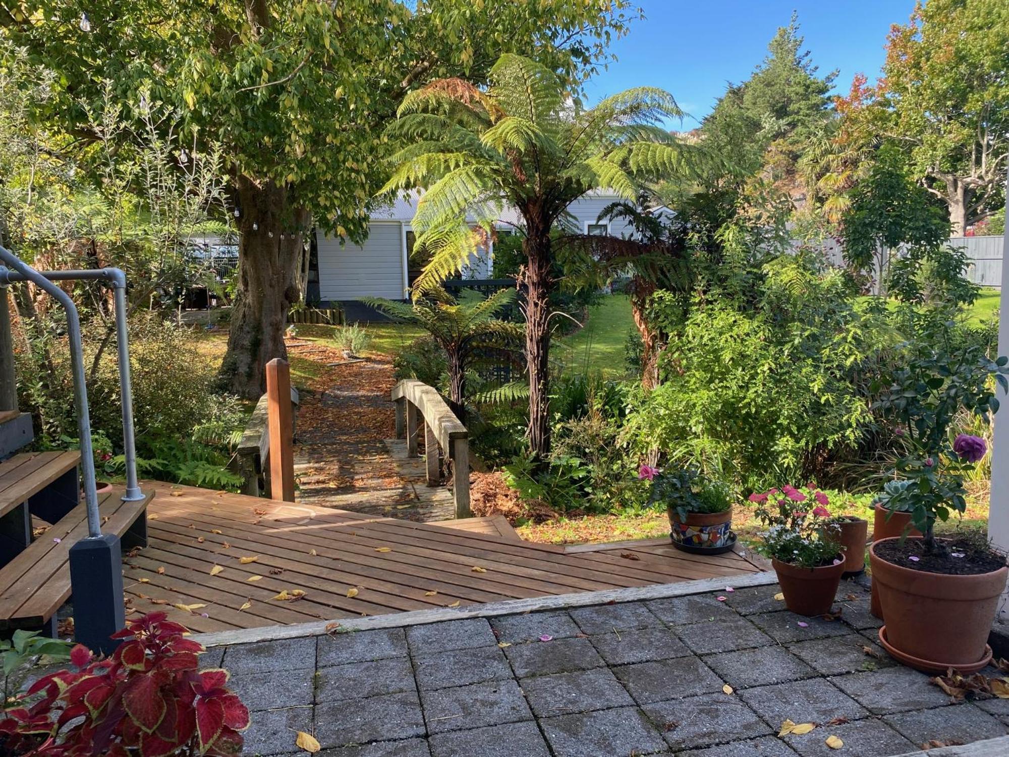 Superb Studio Retreat With Spa, Pool & Bbq Access Whanganui Esterno foto