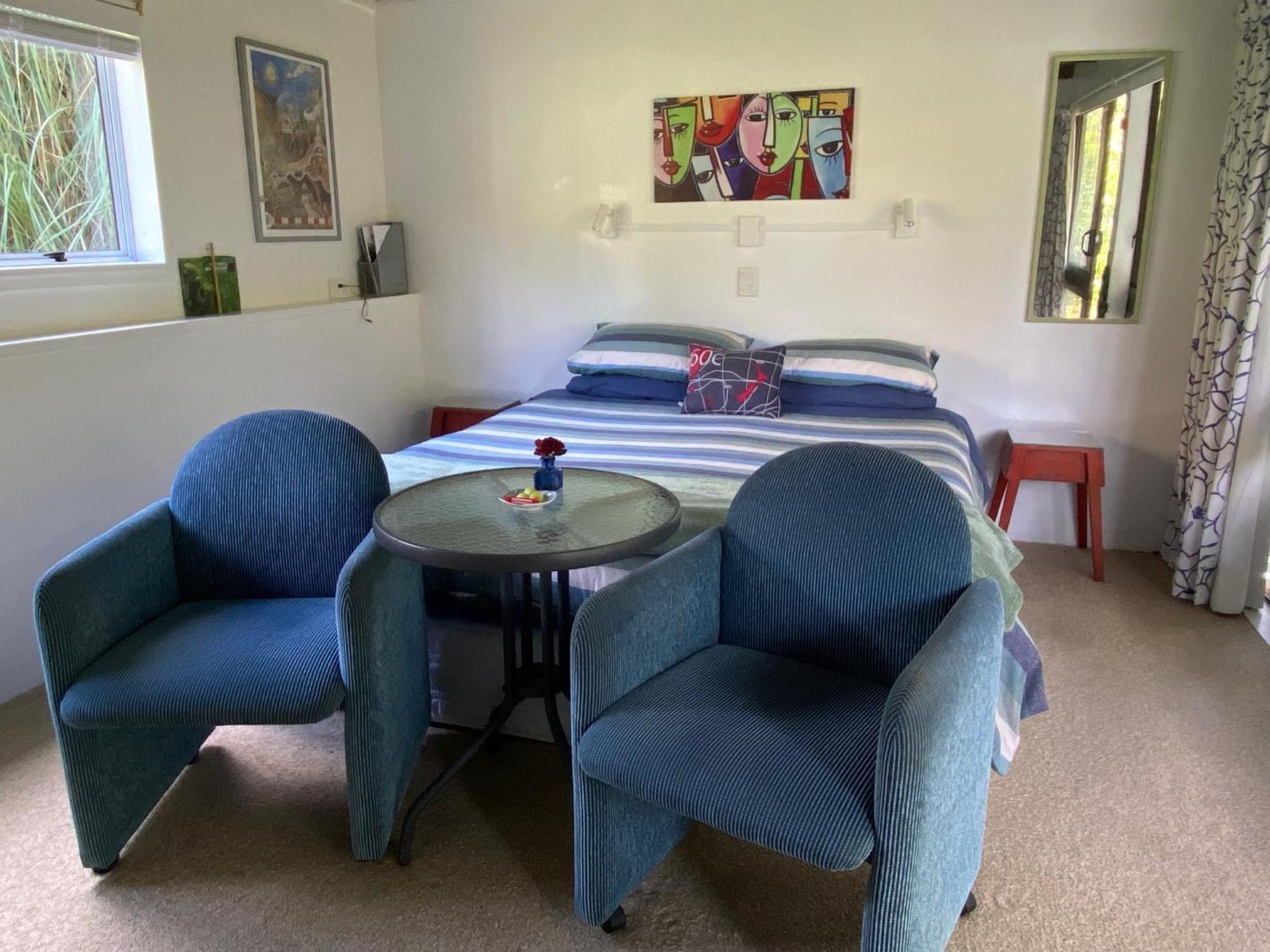 Superb Studio Retreat With Spa, Pool & Bbq Access Whanganui Esterno foto